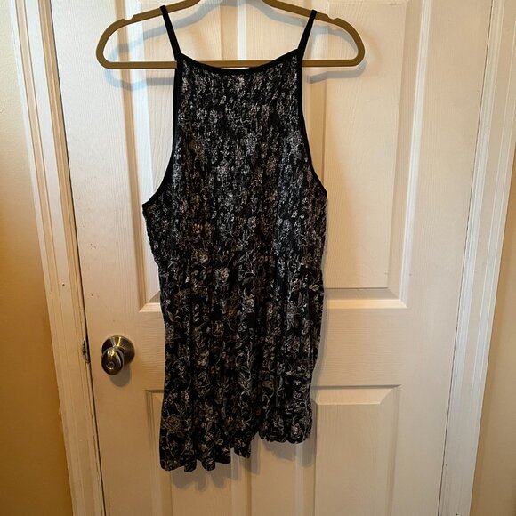 Torrid Women's Tank Shirt Top Plus Size Size 5 Floral Black and White Flowy - Picture 3 of 4